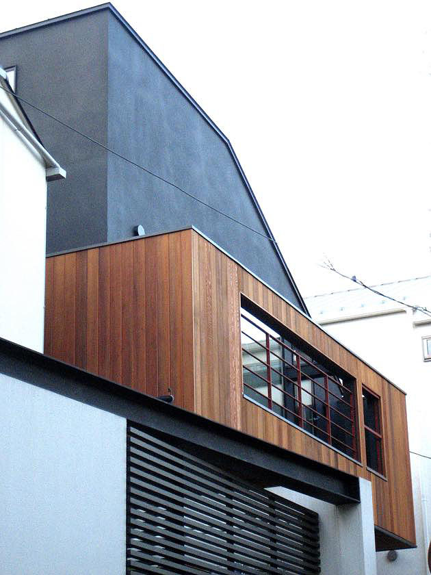 モダンデザインの住宅外観,ウエスタンレッドシダー木板張りの外壁